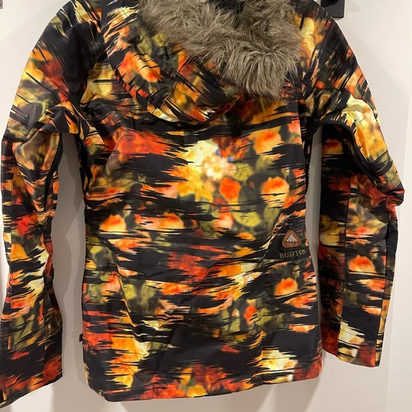 BURTON snowboarding jacket. New without tag. Size XXS. - Picture 3 of 4